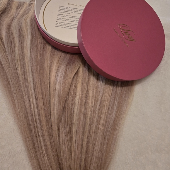 Luxy Hair Other - Luxy 18 Inch Classic Blonde Balayage